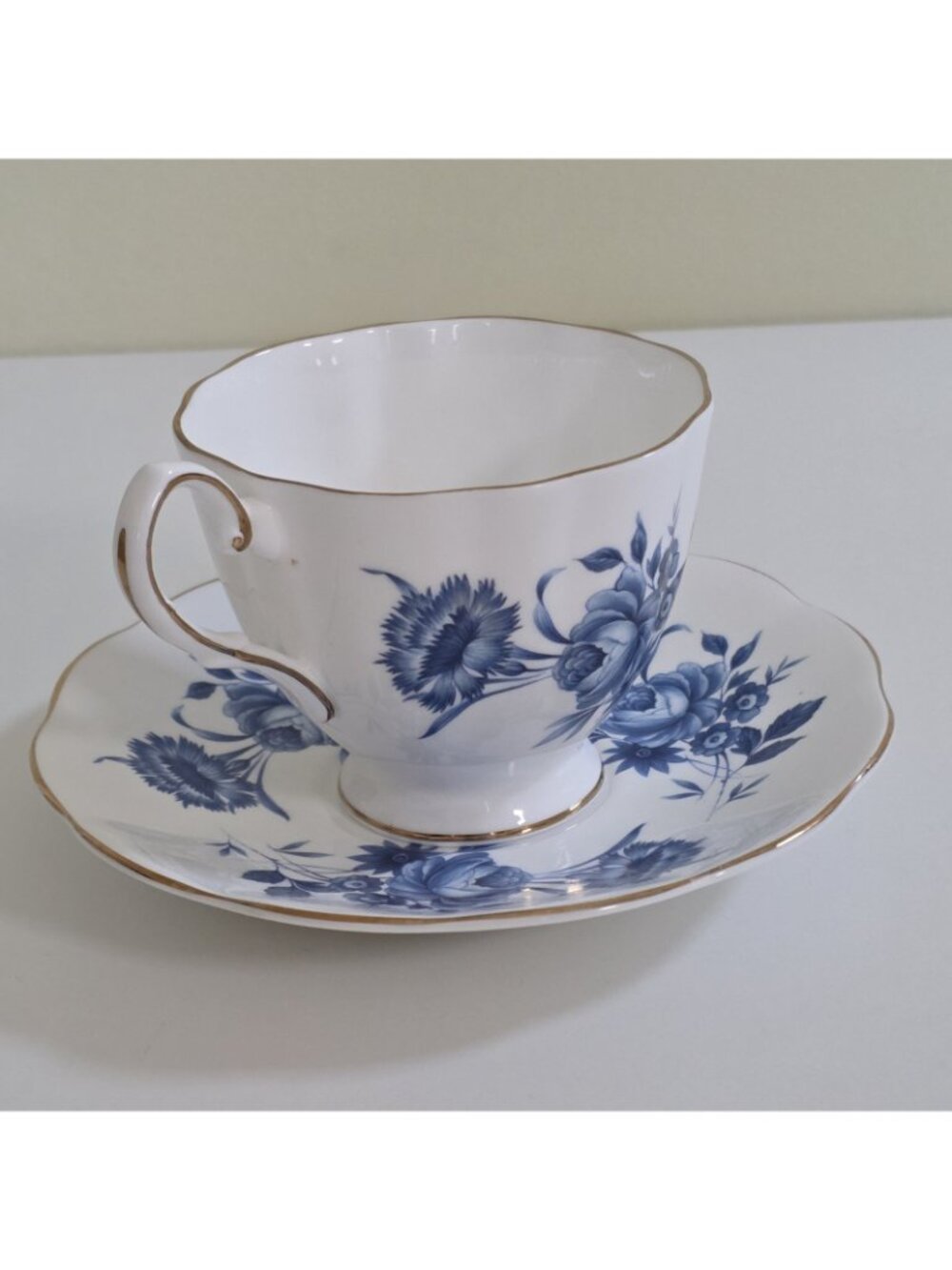 Vintage Sandringham English Bone China Teacup & Saucer Set Blue Roses Gold Trim - Picture 3 of 14